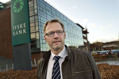 Jyske Banks ordførende direktør, Anders Dam, forventer, at banken lige akkurat lander et positivt resultat i år. Men forventningen til overskuddet spænder så bredt som 0-1,5 milliarder kroner.