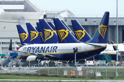 Ryanair er gået næste i stå. Her nogle af flyselskabets mange passagerfly, der holder parkeret i Dublin lufthavn.