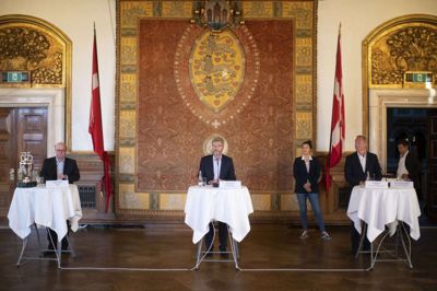 Overborgmester Frank Jensen (S) (i midten) åbnede pressemødet, hvor han bekræftede, at København er klar som vært for både EM og Touren i 2021.