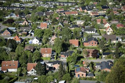 Trods forventninger om et prisfald på huse i 2020, ser coronakrisens påvirkning på boligmarkedet ud til at blive kortvarig, siger boligøkonom efter prognoser fra vismændene og Nationalbanken. (Arkivfoto)