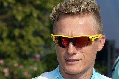 Alexandre Vinokourov tegner et dystert billede af cykelsportens fremtid, hvis coronapandemien også spolerer resten af denne sæson.