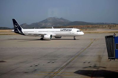 Der kan gå flere år, før Lufthansa er tilbage til noget, der minder om normal drift, advarer selskabets ledelse de ansatte om i et brev, som nyhedsbureauet Reuters har set.