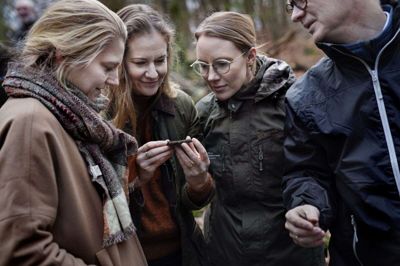 "Der er ingen tvivl om, at denne strategi vil være et kvantespring i forhold til den overordnede naturbeskyttelse i EU. Ikke mindst for Danmark som på alle parameter sakker bagud, siger præsident i Danmarks Naturfredningsforening, Maria Reumert Gjerding (nummer to fra højre).