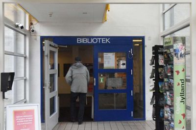 Dørene til bibliotekerne er åbne igen, men det handler udelukkende om aflevering og lån. Foto: Flemming Thulstrup