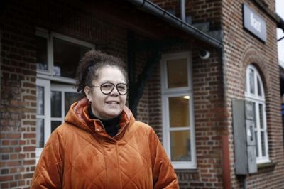 Josephine Wenzel Bilkerdük vil skabe en autentisk stemning i Jernbanecafeen med paralleller til Jernbanerestauranten i tv-serien Matador. Corona-krisen har forsinket renoveringen, men nu er der gode nyheder og en åbningsdag ude i horisonten. Foto: Henrik Ole Jensen