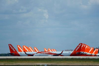 EasyJey har for mange fly og ansatte, mener selskabets ledelse. Derfor har de annonceret, at omkring 30 procent af de ansatte bliver fyret, og at selskabet vil skille sig af med nogle af sine fly. (Arkivfoto)