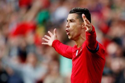 Cristiano Ronaldo har ifølge Forbes tjent 650 millioner dollar, 4,3 milliarder kroner, bare i lønninger over sin 17-årige lange karriere. (Arkivfoto.)
