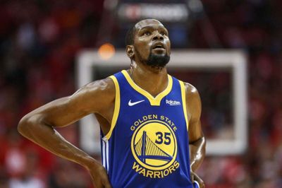 Kevin Durant blev NBA-mester med Golden State Warriors i 2017 og 2018, men blev skadet i sidste års finale, der blev tabt.