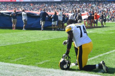 Sep 24, 2017; Chicago, IL, USA; Pittsburgh Steelers offensive tackle Chris Hubbard (74) takes a knee before the game against the Chicago Bears at Soldier Field. Mandatory Credit: Mike DiNovo-USA TODAY Sports