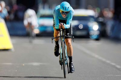 Jakob Fuglsang og resten af cykelverden kan træne, men ikke køre rigtige cykelløb under coronapausen.