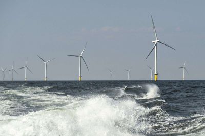 Der bliver spildt mindre energi, når der udvindes vindkraft i stedet for kul. Og den voksende andel af vindkraft er en af årsagerne til, at energiforbruget i Danmark skrumpede i 2019. (Arkivfoto)