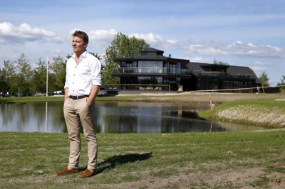 Idéen til den ottekantede bygning fik baneejer og DK Company-direktør Jens Poulsen i centrum af Stockholm. Tankerne er nu blevet til Restaurant Kant, hvor alle - også ikke-golfere - er velkomne. Foto: Tom Laursen