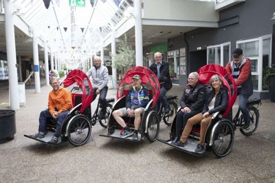 Cykelpiloterne er klar til at rykke ud, så snart coronaen har sluppet sit tag i landet. Fra venstre Poul Jensen, Bjarke Jensen, Alvin Lau, Hans Jørgen Dahl, Helle Løvschal, Lotte Færch og Jørn Bjergager. Foto: Tom Laursen