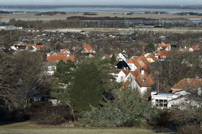 Det kan blive dyrt for små virksomheder beskæftiget i byggeriet, når kommuner er lang tid om at behandle byggesager, lyder det fra Dansk Byggeri. (Arkivfoto).