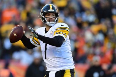 Pittsburgh Steelers' quarterback Ben Roethlisberger fik en albueskade i anden kamp af den seneste sæson, hvilket kostede ham hele sæsonen. (Arkivfoto.)