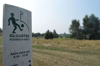 Landsbyforeningen i Gludsted har overtaget banen med fodboldgolf, og nu ønsker man at opføre et udekøkken i tilknytning til banen. Foto: Flemming Thulstrup