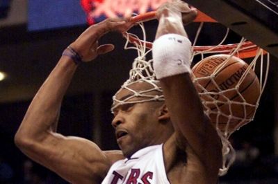 Vince Carter har leveret sit sidste dunk i NBA. Efter 22 år i ligaen takker han af. (Arkivfoto)
