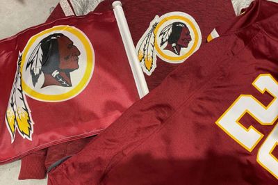 En af Washington Redskins store sponsorer opfordrer holdet til at ændre sit navn. Mange amerikanere anser udtrykket redskins som nedladende over for den oprindelige befolkning. (Arkivfoto).