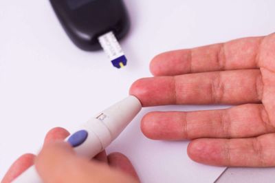Håbet er, at man med en tidlig indsats både kan spare mange diabetespatiener for unødvendige lidelser og samtidig skrue ned for de enorma milliarderbeløb, som folkesygdommen i dag koster.