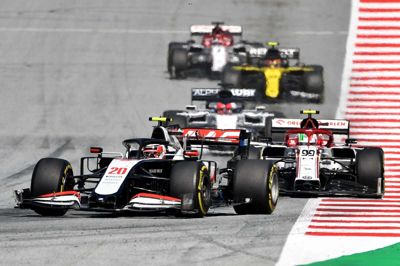 Det startede godt for Kevin Magnussen, men sluttede brat for Haas-køreren i Østrig.