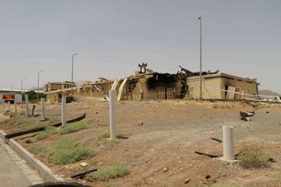En brand har beskadiget en bygning ved det iranske atomanlæg Natanz, der er Irans største anlæg. De første meldinger efter torsdagens brand lød ellers på, at der ikke var sket nævneværdig skade.