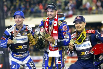 Leon Madsen (til venstre) og den øvrige verdenselite kommer tidligst til at køre et VM-grandprix i september.