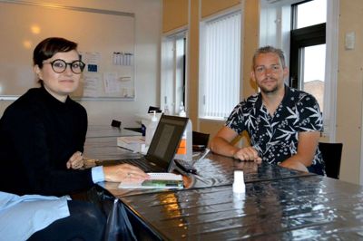 Josephine Oliva Astrup Kempel og Karsten Sommer fra fritidsforvaltningen håber at få brugt alle 1,6 millioner kroner, som Ikast-Brande har fået til at skabe en Aktiv Sommer for kommunens børn og unge. Foto: Laila Kempel