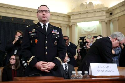 Oberstløjtnant Alexander Vindman var direktør for europæiske anliggender i USA's nationale sikkerhedsråd, indtil han blev fyret i februar efter at have vidnet i rigsretshøringerne. Nu forlader han hæren og begrunder det med "mobning, intimidering og gengældelse" fra Trumps side. (Arkivfoto)