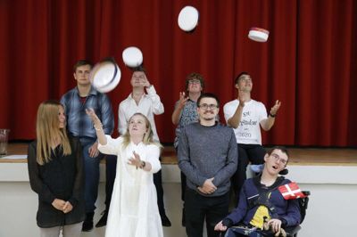 Årets STU-studenter i Ikast-Brande kommune er klar til livet som voksne. Foto: Henrik Ole Jensen