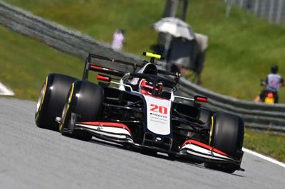 Kevin Magnussen startede fint i søndagens VM-åbning i Østrig, men måtte udgå med bremseproblemer. I denne weekend køres der på samme bane i Spielberg.