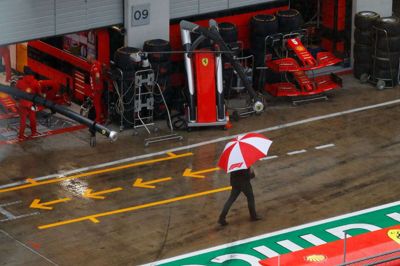 Regnen drillede fra lørdag formiddag på Red Bull Ring i Spielberg, Østrig.