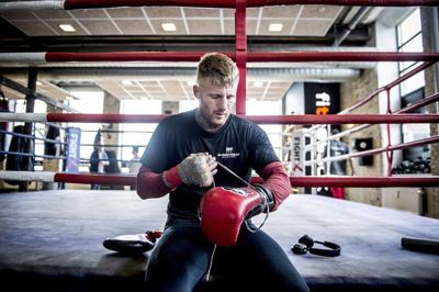 Bokseren Patrick Nielsen træner i Spinderiet Fitness DK i Valby i april 2018. Patrick Nielsen er nu tilknyttet rockerklubben Satudarah, og det betyder, at Dansk Professionelt Bokse-Forbund (DPBF) ikke vil give ham licens til at bokse professionelt fremadrettet.