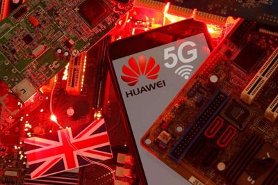 I januar gav Boris Johnson grønt lys til, at Huawei kunne levere noget af teknologien til 5G-netværket. Men nu er beslutningen omgjort.