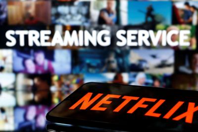 Den amerikanske streaminggigant Netflix forventer at tilføje færre nye betalende abonnenter i juli, august og september end forventet blandt analytikerne.