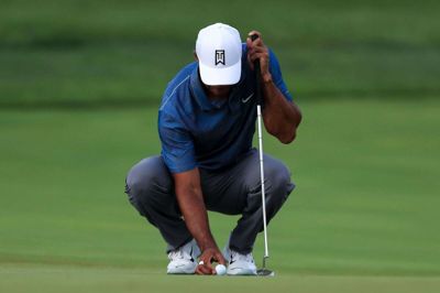 Tiger Woods lavede adskillige bogeys på fredagens anden runde, men formåede alligevel at klare sig videre til weekendens runder.