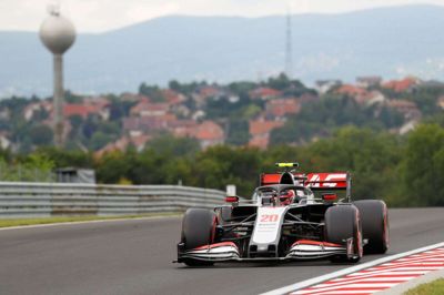 Formel 1-kørerne slap lørdag for den heftige regn, som spolerede fredagens træning.