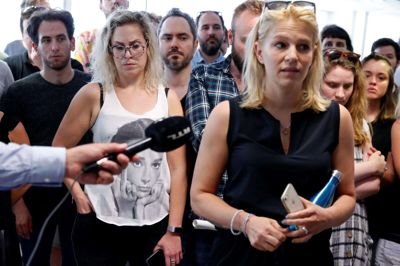 Journalister og redaktører forlader fredag middag det ungarske nyhedsmedie Index i vrede, efter at de har fået nej til, at den fyrede chefredaktør, Szabolc Dull, genansættes.