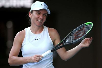 Simona Halep, der er regerende Wimbledon-mester, indtager andenpladsen på verdensranglisten. Nu er den første turnering på WTA Touren i fem måneder kommet i fare for rumæneren. (Arkivfoto).