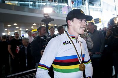 Mads Pedersen blev sidste år den første danske, mandlige cykelrytter til at vinde VM-linjeløbet for professionelle. (Arkivfoto)