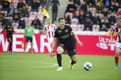 Erik Sviatchenko blev før kampen hædret som årets spiller i 3F Superligaen. Foto: Tom Laursen