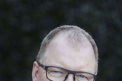 Henrik Engedahl (V): - Vi havde ikke så meget planlagt. Turen til Folkemødet på Bornholm blev aflyst. Nu har vi alene planlagt en uge i Skagen i stedet. Ellers er vi fleksible i forhold til, hvad der kan lade sig gøre under omstændighederne. Det bliver sikkert en række kortere ture rundt i det danske sommerland eller måske i Nordtyskland, hvor der stadig er masser af spændende steder, vi endnu ikke har besøgt.