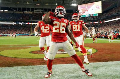 Runningback Damien Williams med nummer 26 scorede to touchdowns i Super Bowl-triumfen i februar.