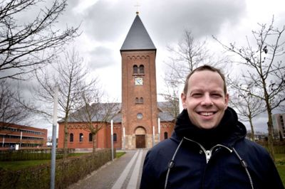 Mens Ikast Kirke var lukket, tænkte Jes Nedergaard Espersen og hans kolleger i nye måder, man kan være præst på. Derfor har de blandt andet tilbudt vandreture med fortrolige samtaler. Foto: Troels Witter