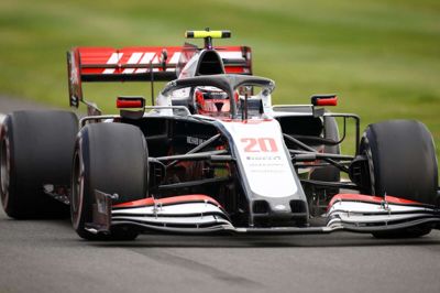 Kevin Magnussen ligner ikke en mand, som kommer til at starte langt fremme i søndag Formel 1-grandprix på Silverstone.