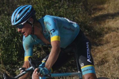 Jakob Fuglsang var i en periode alene i front i Strade Bianche, men endte med at blive nummer fem.