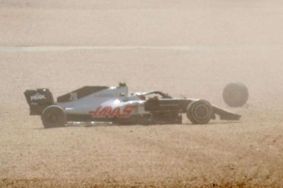 Kevin Magnussen måtte på trods af en fin start tidligt vinke farvel til søndagens Formel 1-grandprix.