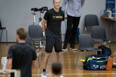 Landstræner Kenneth Jonassen håber, at de danske badmintonspillere kan levere varen på hjemmebane i oktober, hvor Aarhus er vært for VM for landshold. (Arkivfoto)