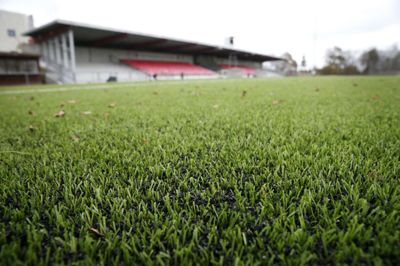 Ikast Stadion får besøg af halvdelens af landets Superligadommere og halvdelen af landets Superligaliniedommere, når de skal øve sig i brugen af videoteknologi-systemet VAR. Foto: Flemming Hansen