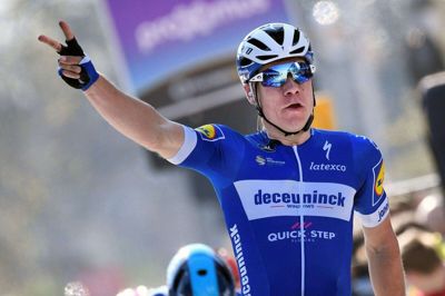 Fabio Jakobsen, der her ses under et løb sidste år, har ligget i kunstig koma, efter at han onsdag styrtede på 1. etape af Polen Rundt. (Arkivfoto)