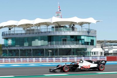 Kevin Magnussen fandt slet ikke farten i sin Haas-racer, da kørerne testede formen i fredag.